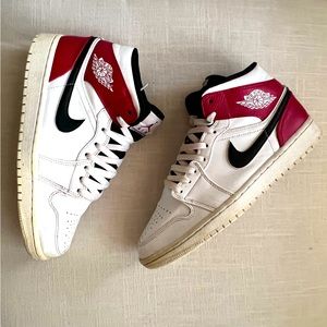 2019
Air Jordan 1 Mid 'White Chicago' mens 9